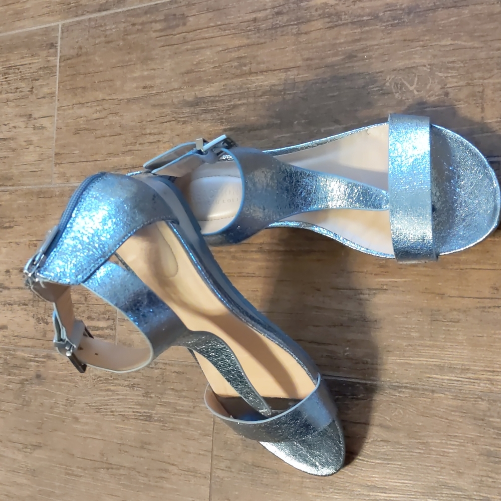 REACTION Kenneth Cole Metallic Sandal Size 8